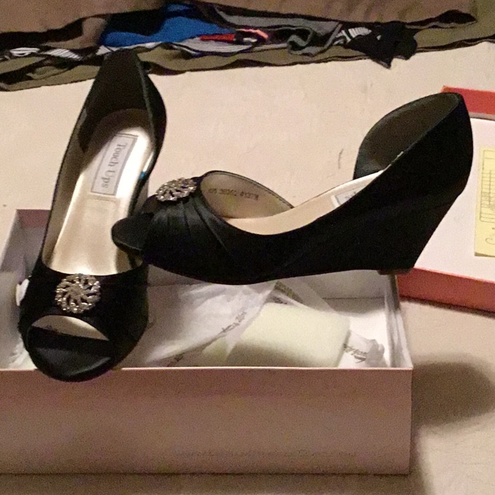 Shoes - Picture 2 of 3